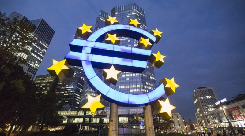 euro-bolgesi-beklentilere-paralel-buyudu